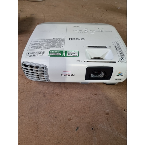 391 - Epson eb-x20 projector -- working