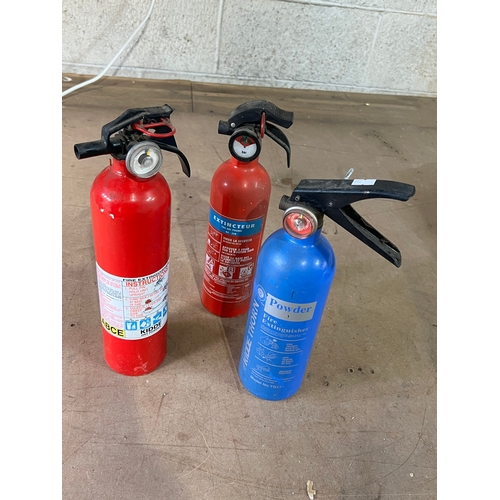 186 - Bundle of small fire extinguishers