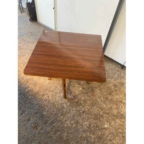 276 - Drop leaf table in clean condition