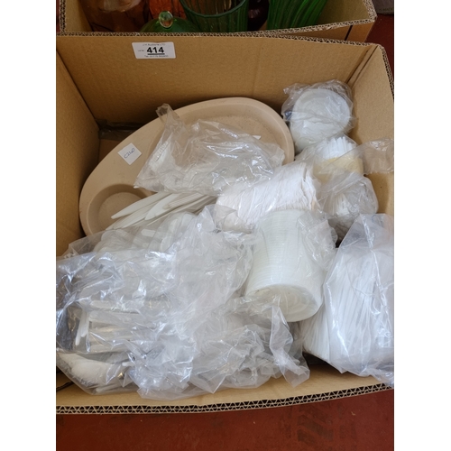 414 - Box of plastic picnic ware