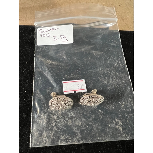 26 - 3.8g silver cuff links