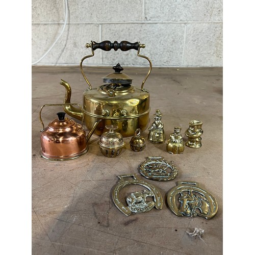 20 - Collection of brassware items