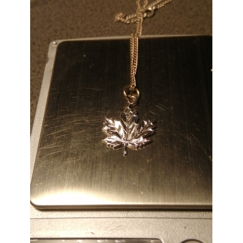 23A - Silver necklace with Canadian maple leaf pendant 5.0 grams