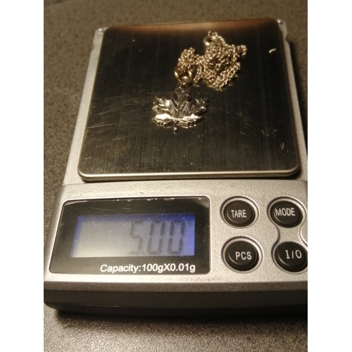 23A - Silver necklace with Canadian maple leaf pendant 5.0 grams