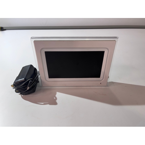 91 - 7” Digital Photo Frame Model: C107