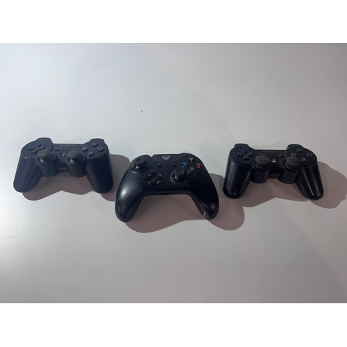 93 - 1 Xbox Gaming Controller & 2 PlayStation Gaming Controllers