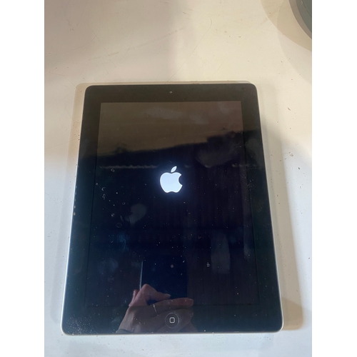 69 - Apple iPad A1416 32GB - reset & working