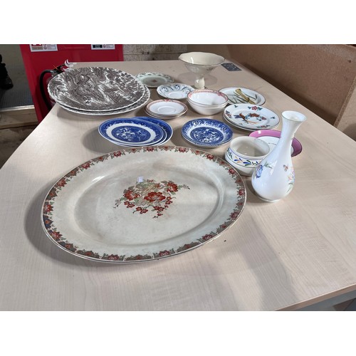 44 - Quantity of ceramic items inc Aynsley