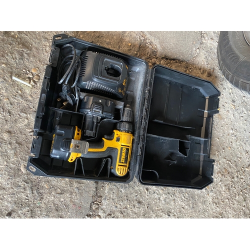 158 - DeWalt DC470 cordless drill & charger - working