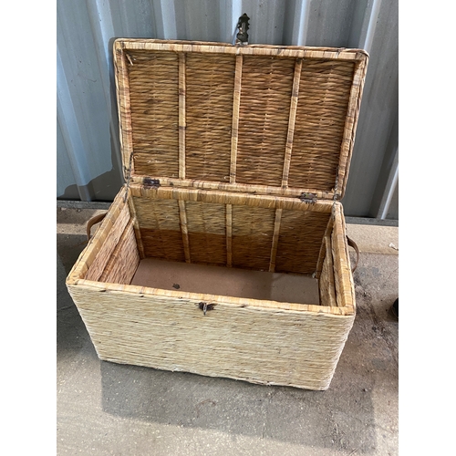 159 - Large lift up storage box made of banan leaves - Lx 75cm, Dx 45cm