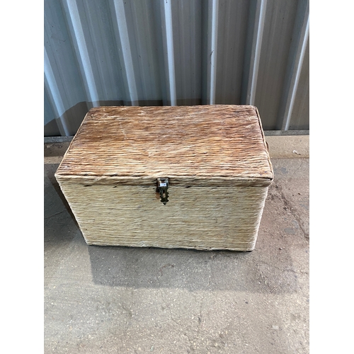 159 - Large lift up storage box made of banan leaves - Lx 75cm, Dx 45cm