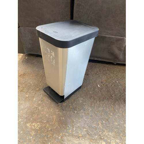 203 - Metal pedal bin