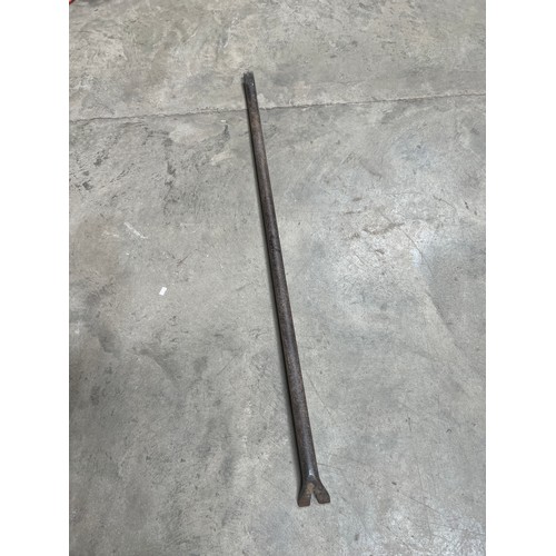 192 - Very long & heavy crow bar