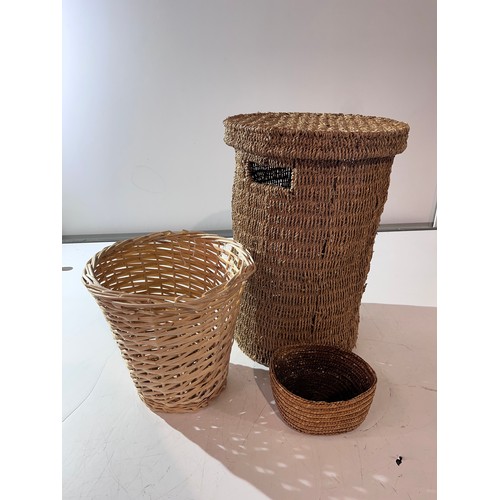 200 - Various wicker baskets