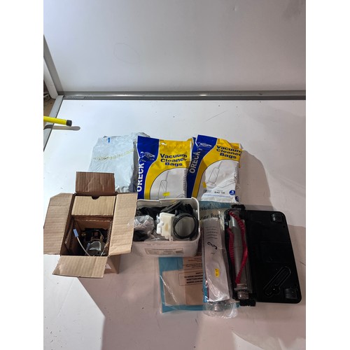 202 - Quantity of Oreck vacuum cleaner parts & bags