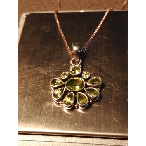 23A - Silver necklace with 10 green gemstone pendant 9.11 grams