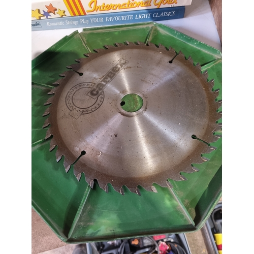 424 - Saw blades and case