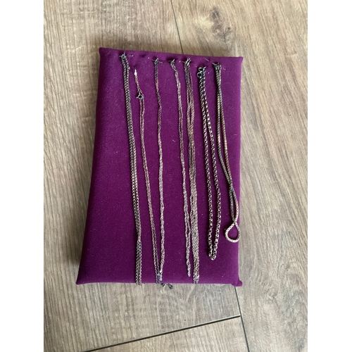 15 - Quantity of 7 silver chain necklaces - total weight 26g