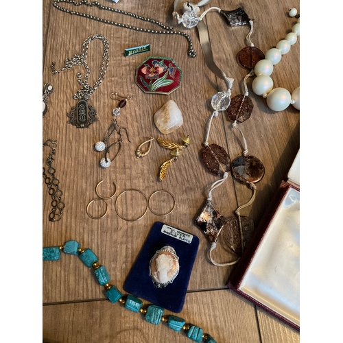 17 - Mixed costume jewellery collection inc necklaces & ear rings - slightly silver noted