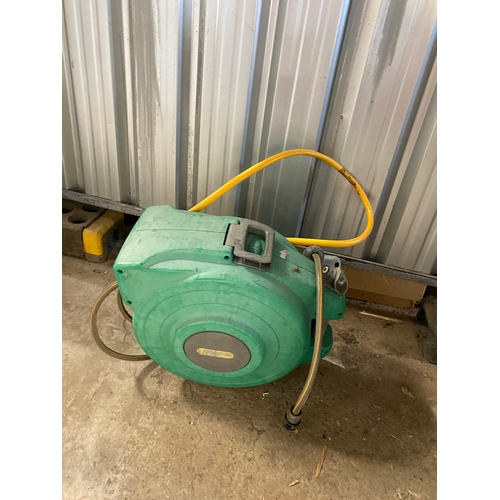 250 - Large wall mountable garden hose reel