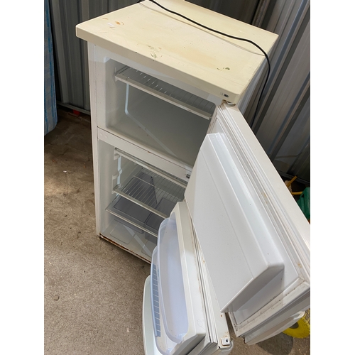 286 - Whirlpool fridge freezer - working order