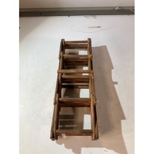 385 - Collapsible bottle rack