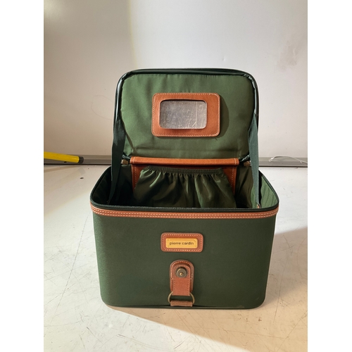 322 - Pierre cardin vanity case