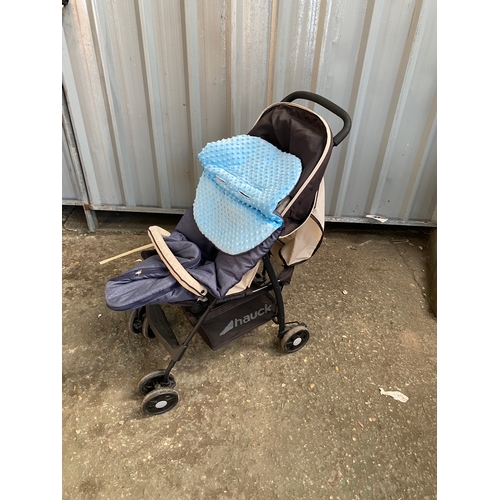 460 - Hauck children’s pram