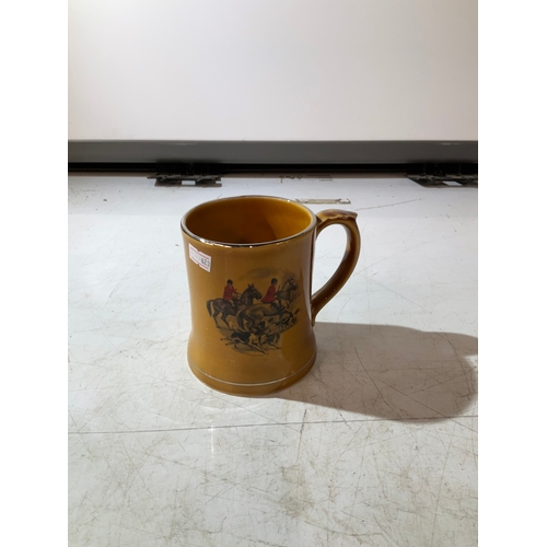 22 - Wade mug depicting a hunting scene