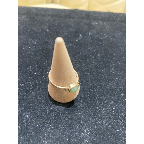 47 - 9ct gold ring with jade stone  - size Q - 1.55g