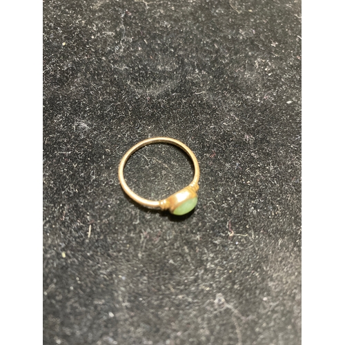 47 - 9ct gold ring with jade stone  - size Q - 1.55g