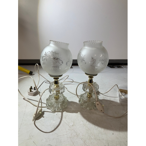 402 - Pair of table lamps