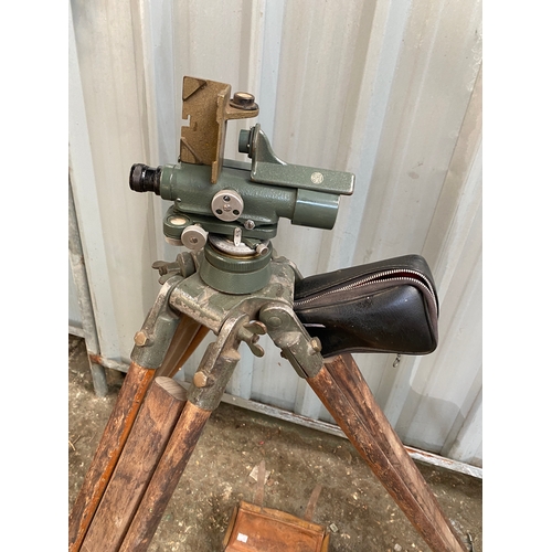 186 - Vintage Theodolite surveyors equipment on tripod