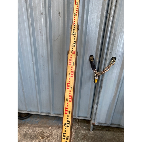 202 - Large extending vintage surveyors telescopic measuring aid stick