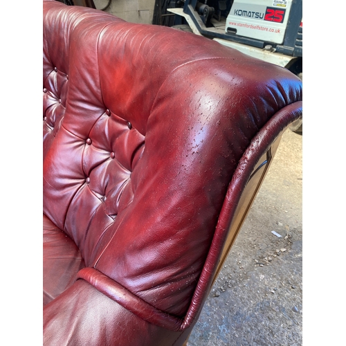 435 - Red leather sofa set with wooden frame