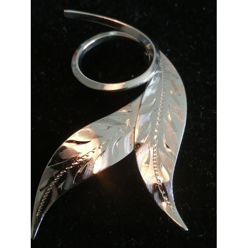 22A - Silver brooch with a leaf design pendant 7.88 grams