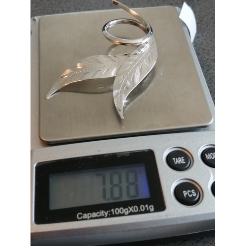 22A - Silver brooch with a leaf design pendant 7.88 grams