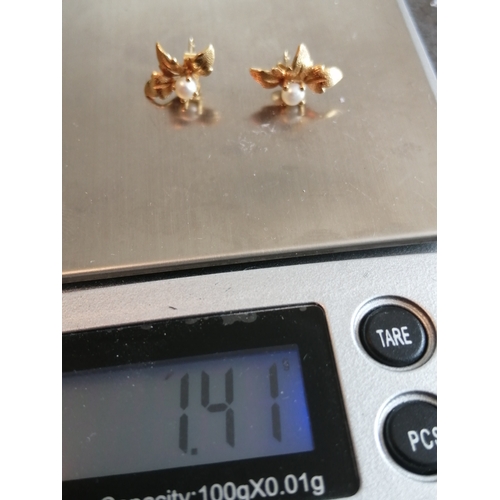 27A - 9ct gold earrings Floral design set with single pearl 1.41 grams