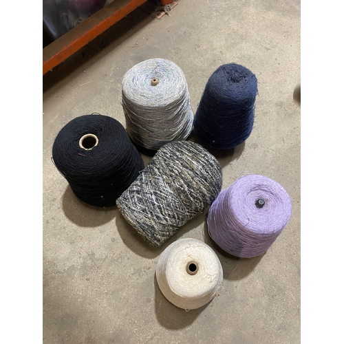 68 - Quantity of knitting machine yarn