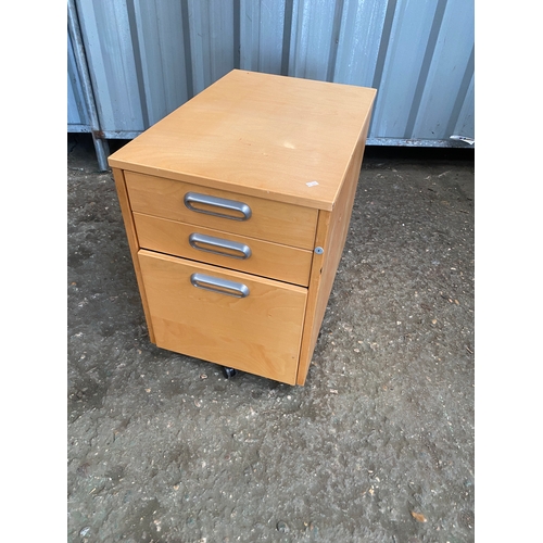 83 - 3 drawer filing cabinet