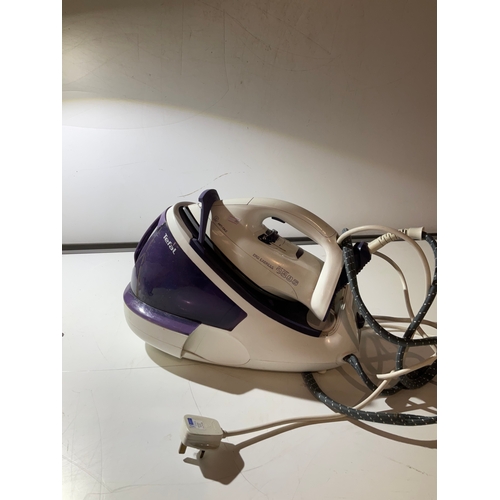 166 - Tefal steam generator iron