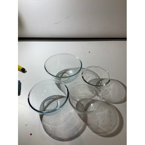 192 - 4 clear glass mixing bowls bowls four sizes