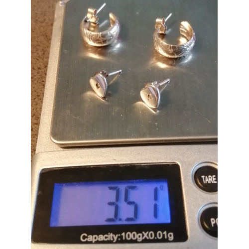 20A - 2 pairs of silver earrings 3.51 grams