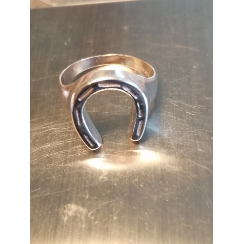 25A - Silver ring (lucky horseshoe design) 6.26 grams Size R