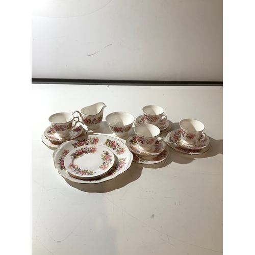 25 - Colclough tea service bone china set