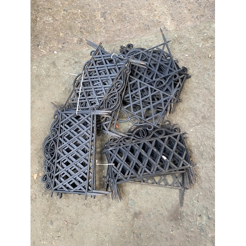 129 - Quantity of plastic garden edging trellis