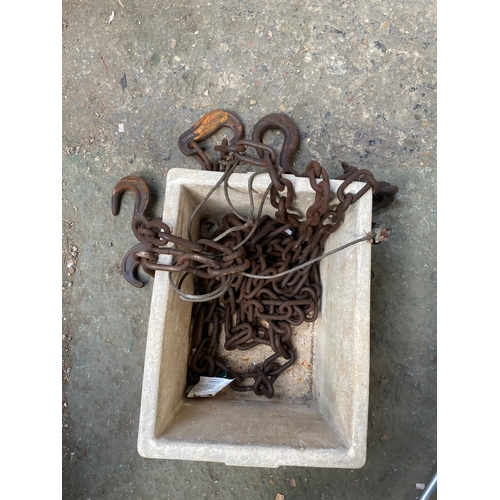 177 - Heavy duty iron chain & tackle