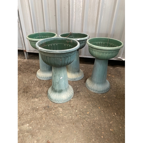 180 - 4x plastic planters (approx 2ft) - also have chains to be hanging baskets