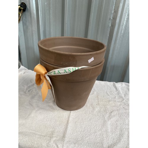 150 - 2 Medium sized brown pottery plant pots