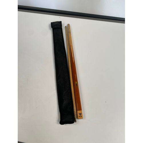 23 - Riley pool/snooker cue in case